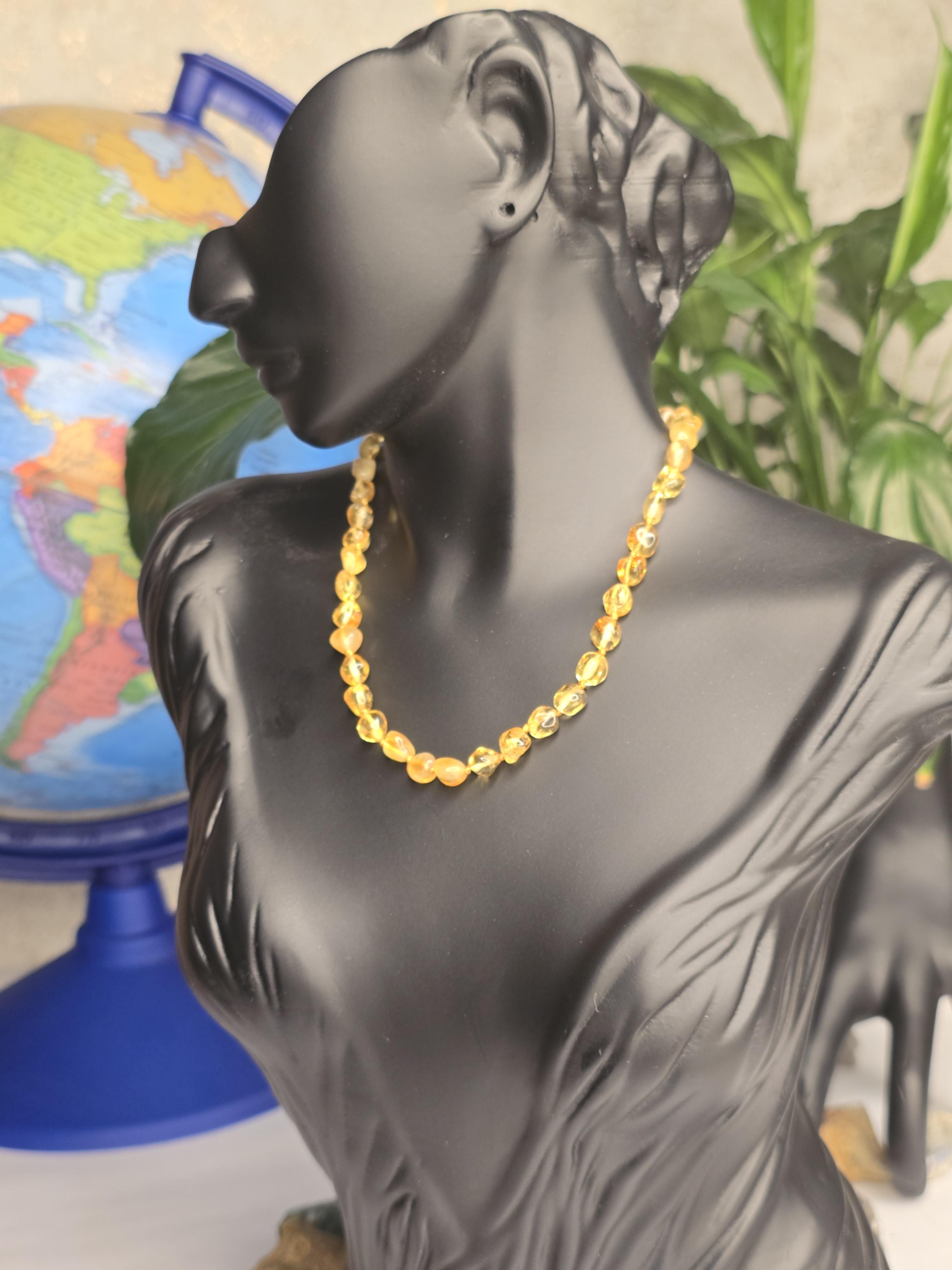 %100 Damla Kehribar Bay-Bayan Kolye