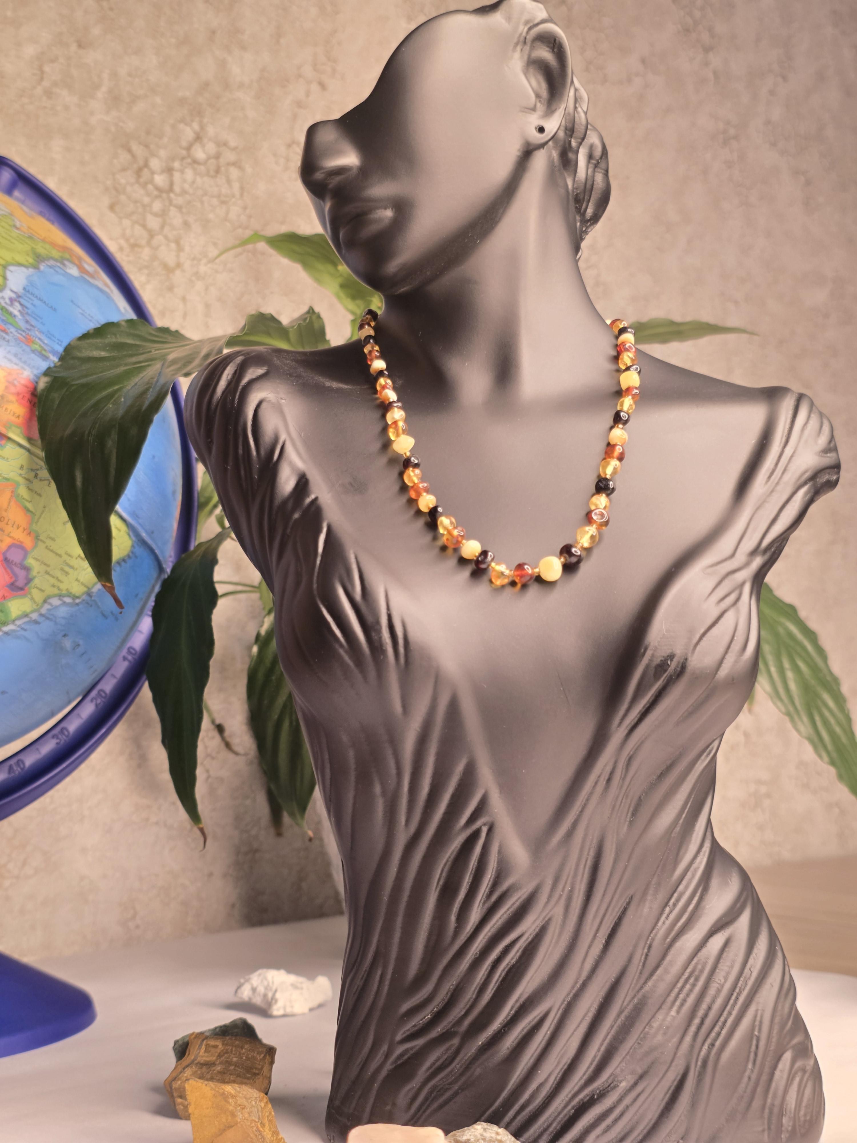 %100 Damla Kehribar Bay-Bayan Kolye