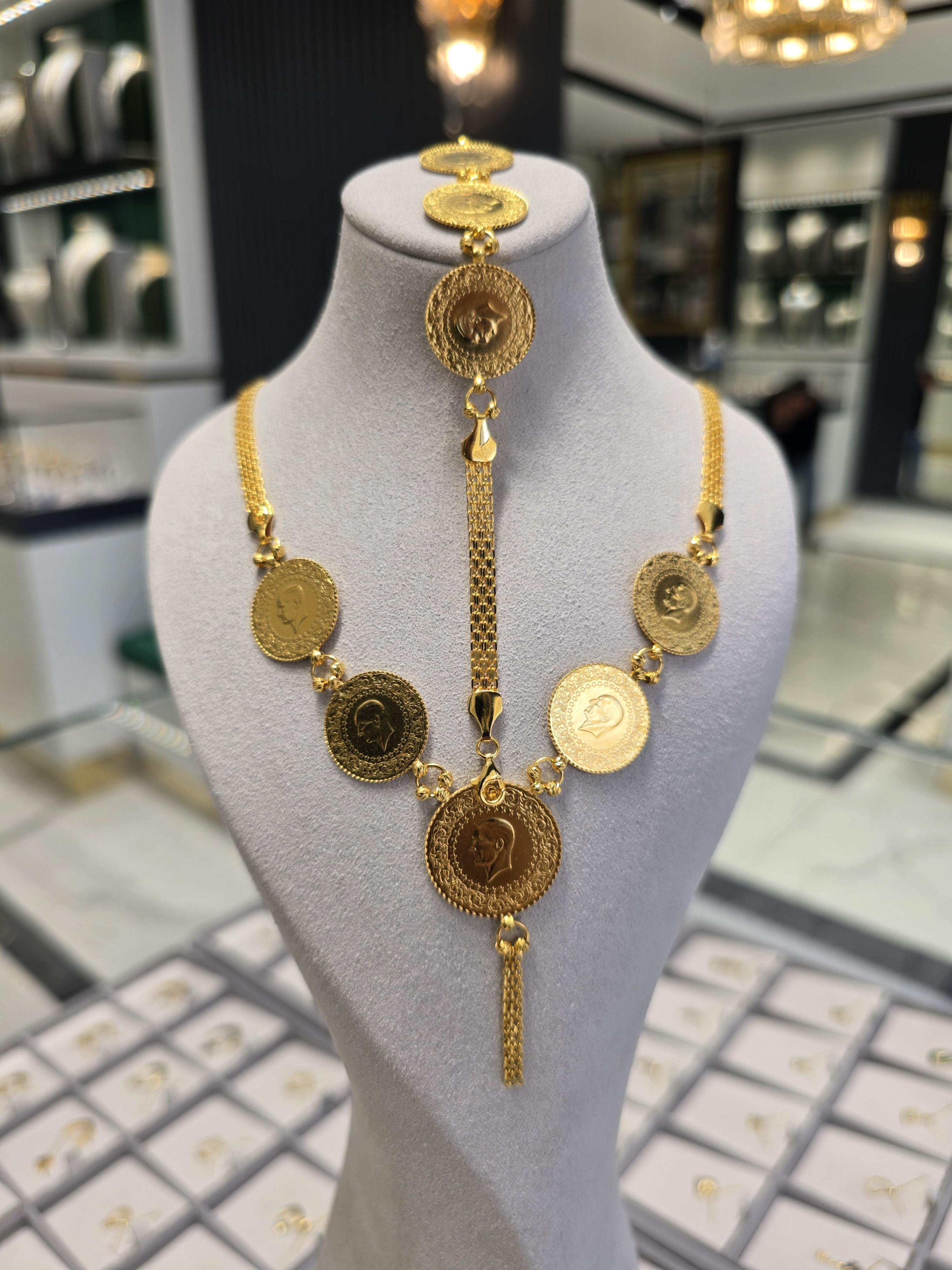 14 Ayar Set  Gerdanlık Ortası Yarım Altın,Yanlar Çeyrek Altın,  Bileklik 3 Adet Çeyrek,   Toplam=29.97 Gram