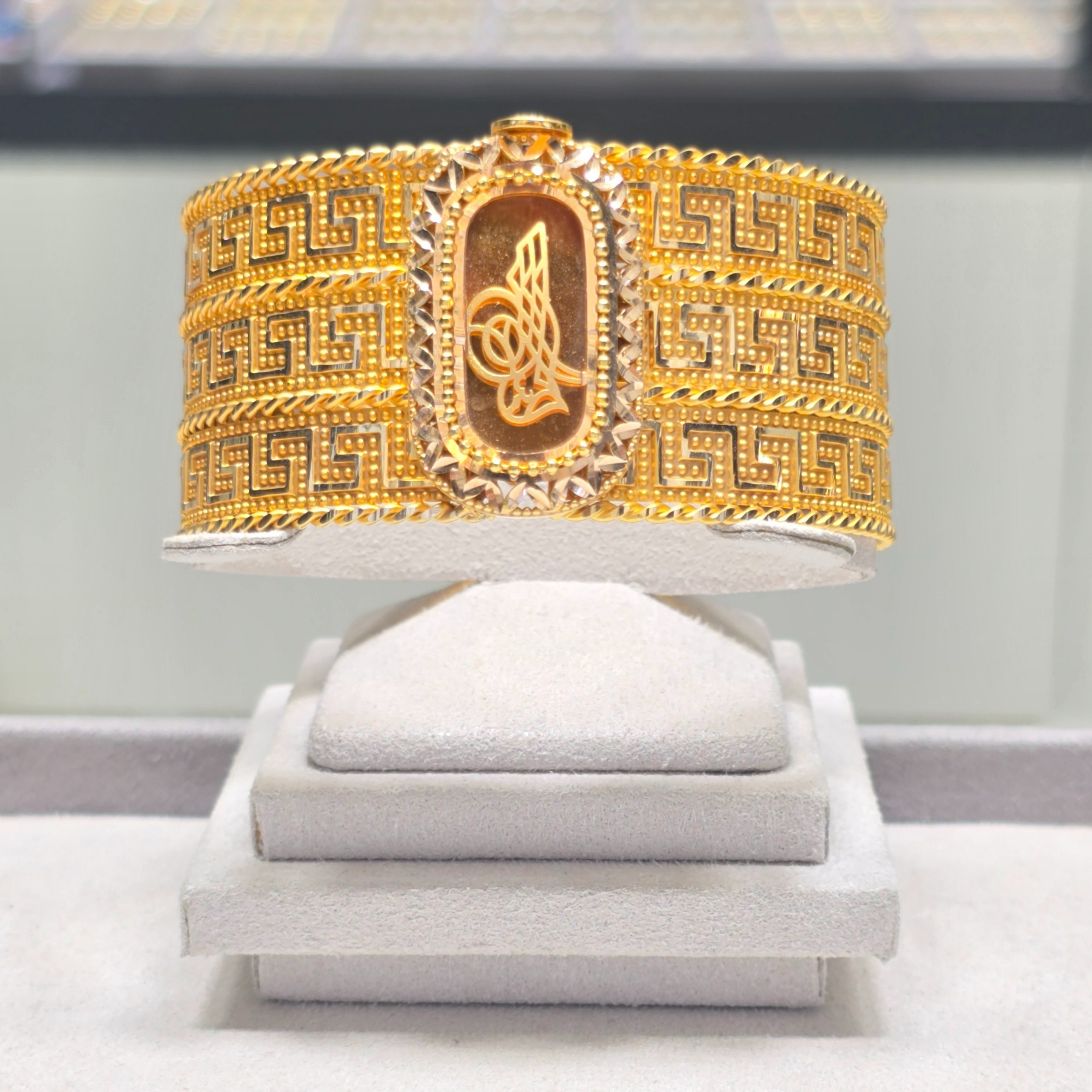 14 Ayar Versace Desenli Tuğralı Kelepçe  35.29 Gram